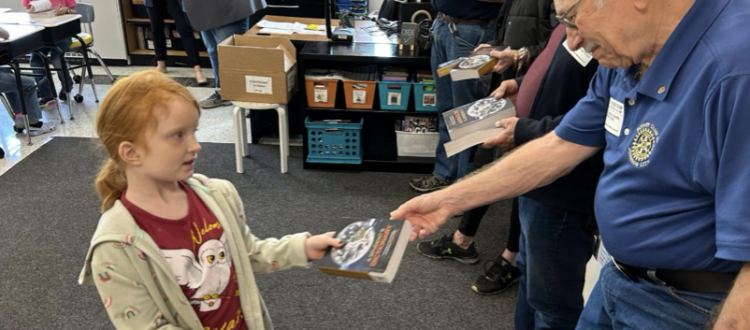 johnson-city-rotary-elks-dictionary-donation